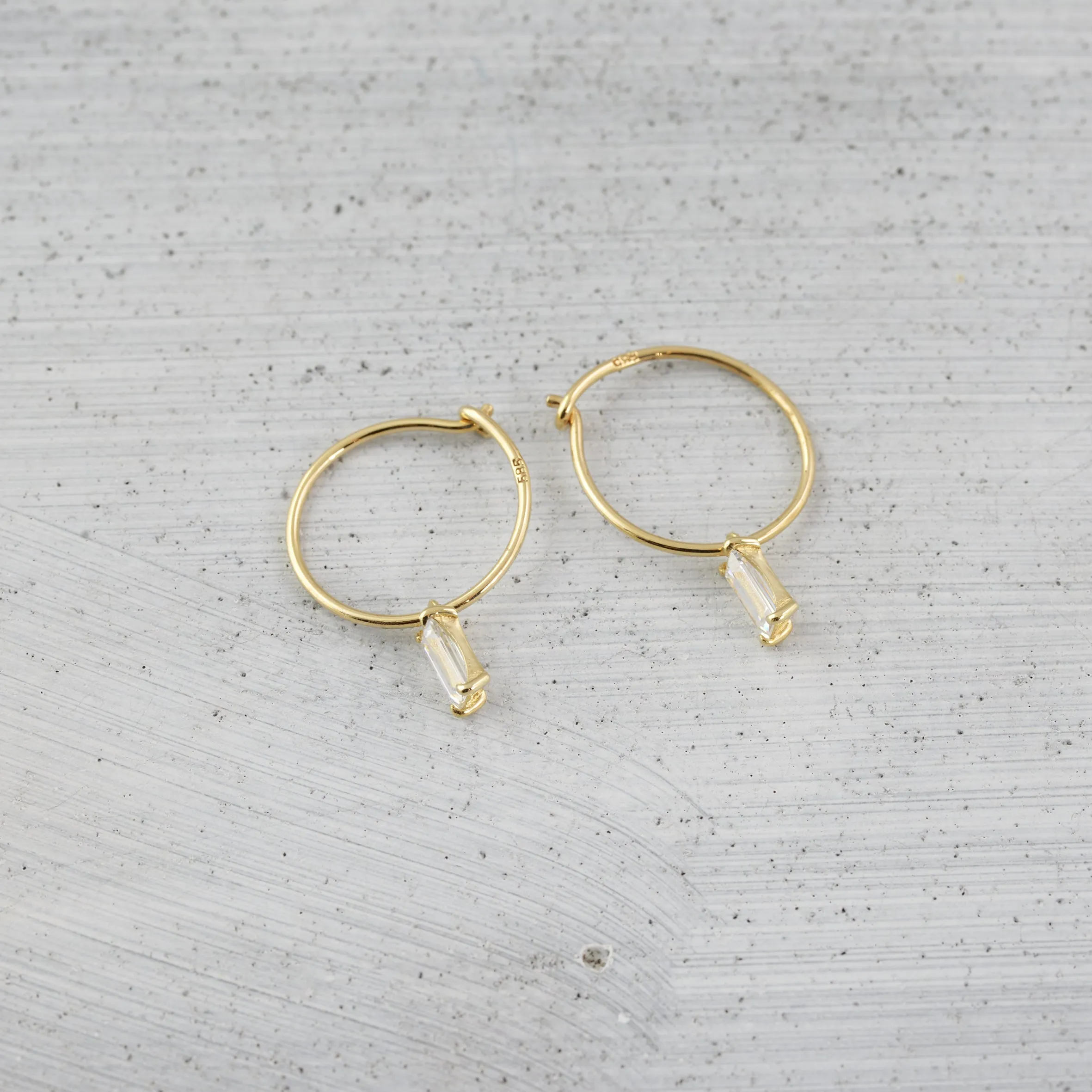 Allure baguette wire hoop Earring (single) - 14K/ 18K Gold