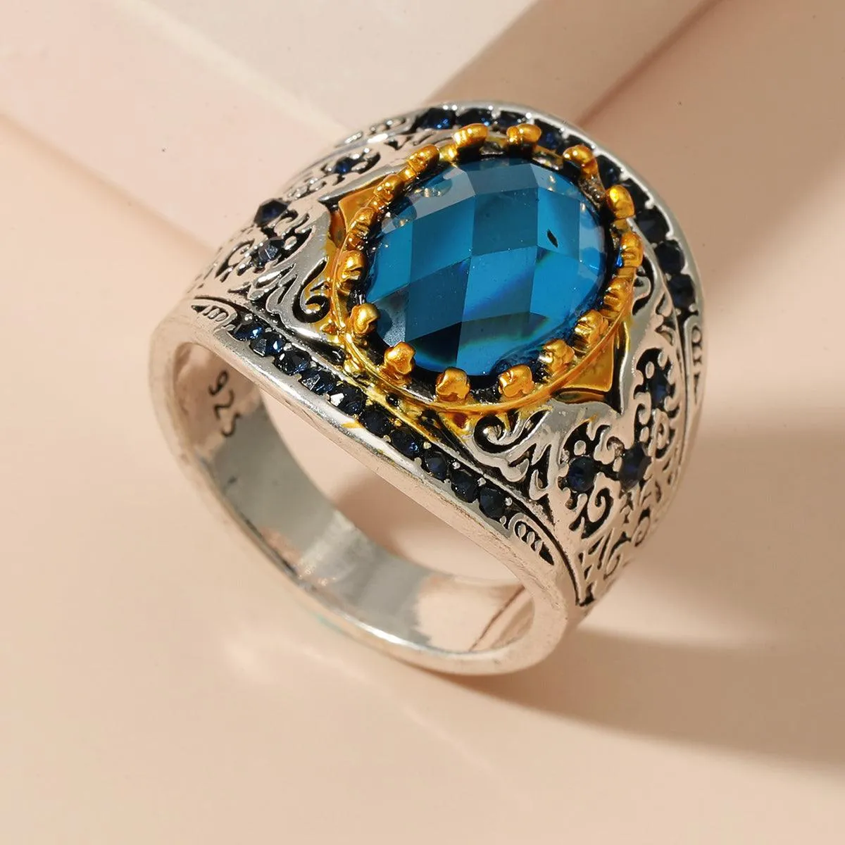 Buddhisttemple Sapphire Ring - Elevate Your Noble Aura with Style and Balance!