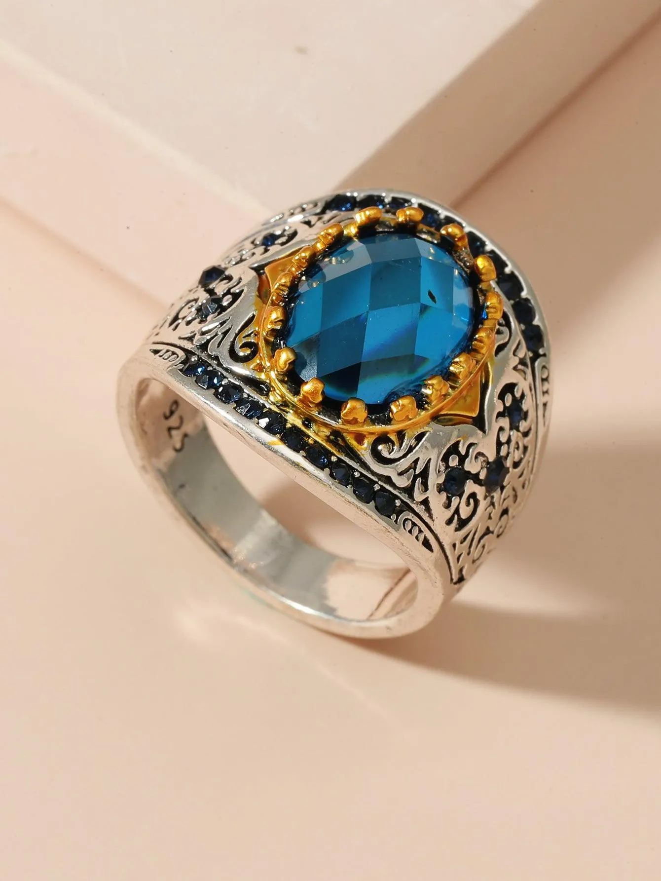 Buddhisttemple Sapphire Ring - Elevate Your Noble Aura with Style and Balance!