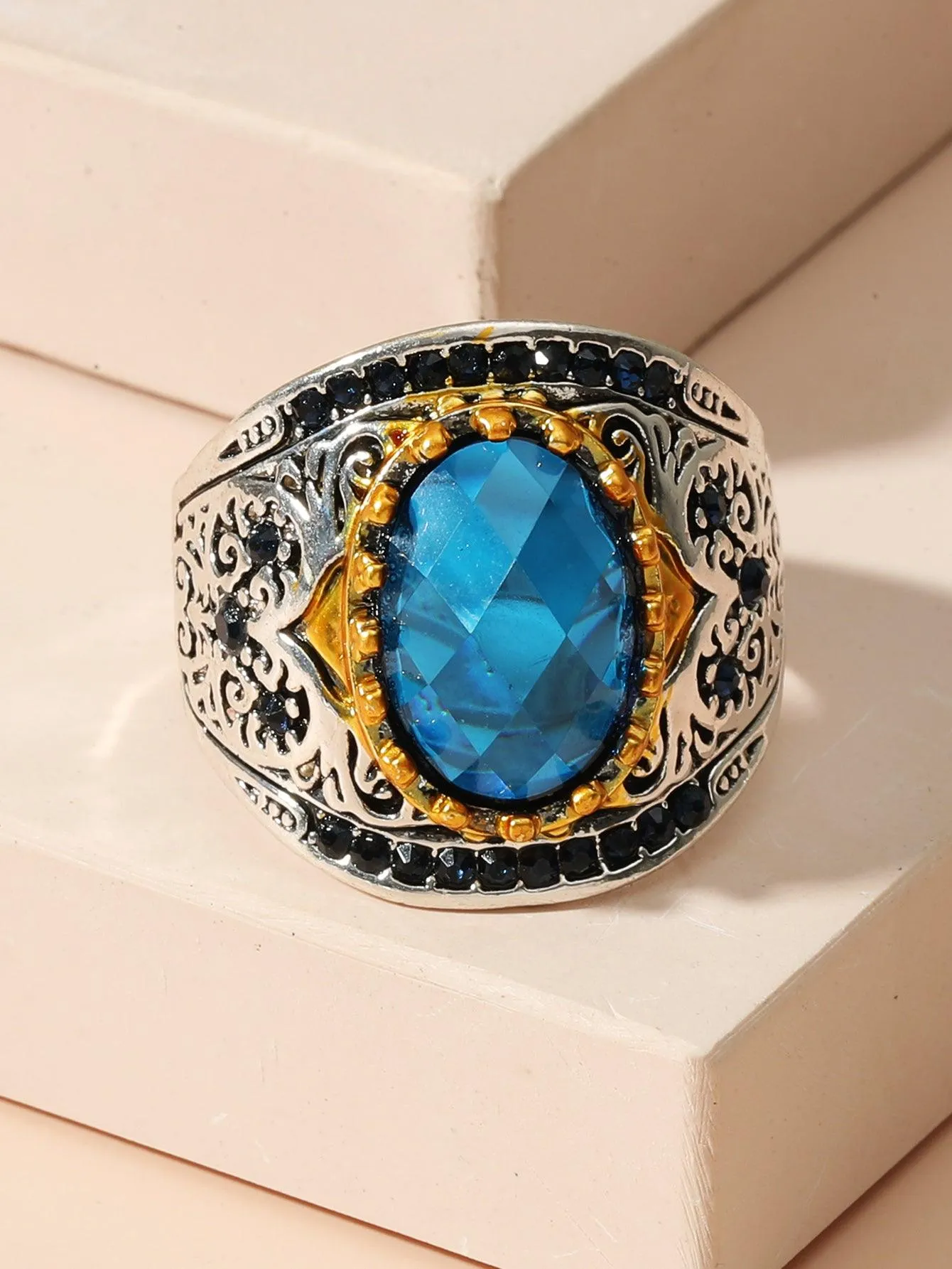 Buddhisttemple Sapphire Ring - Elevate Your Noble Aura with Style and Balance!