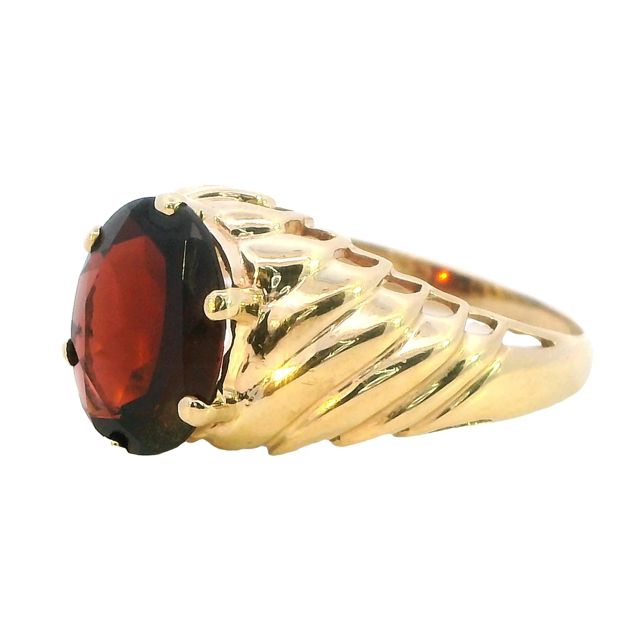 Regal 9ct Yellow Gold Single Stone Garnet Ring