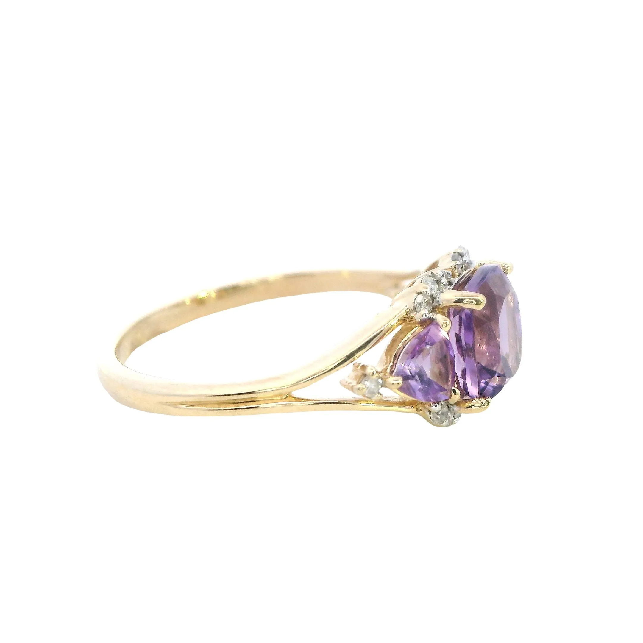 Sophisticated 9ct Yellow Gold Amethyst & Diamond Ring - Elegant Purple Hues