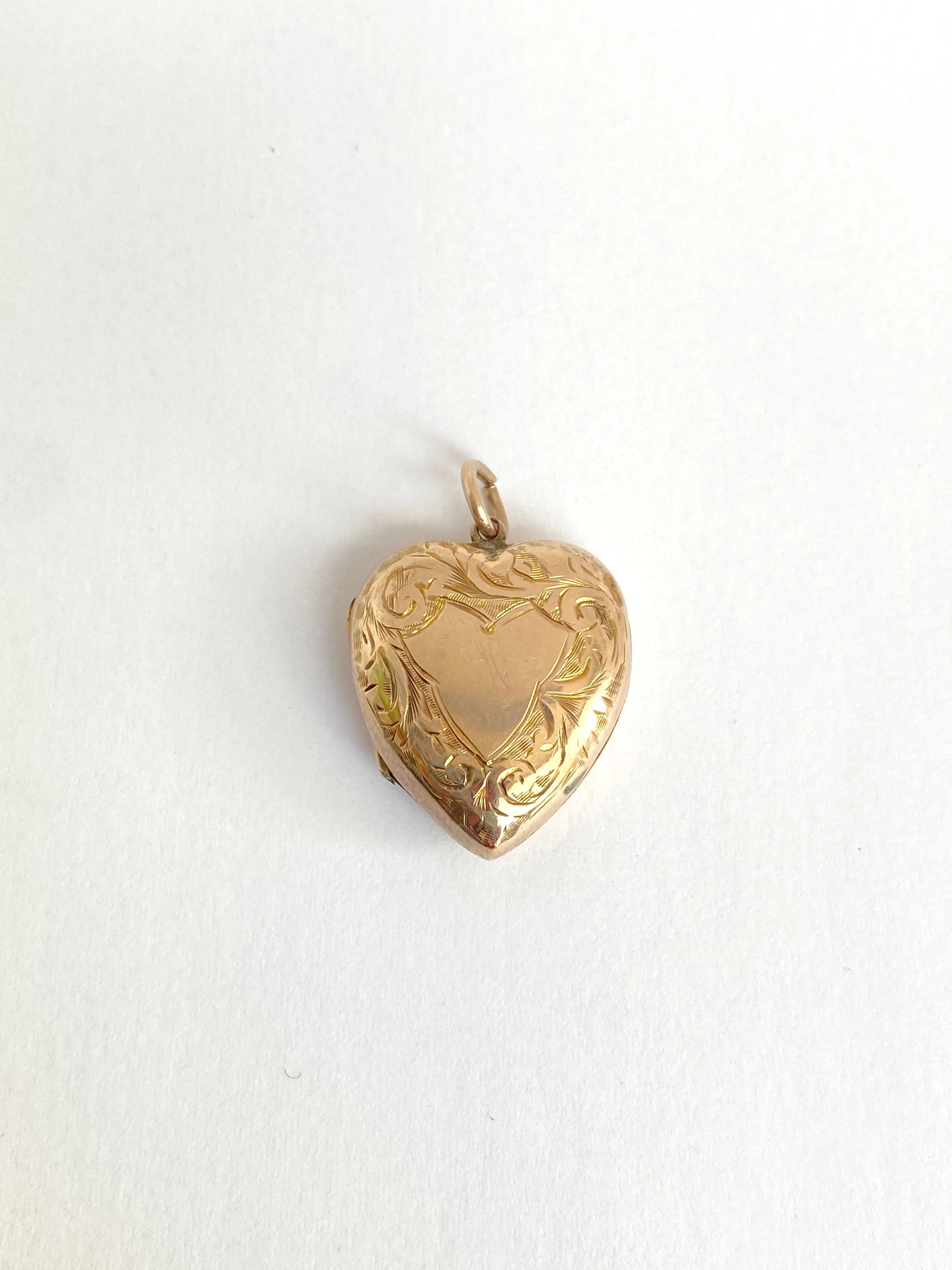 Victorian, 9ct Gold (B&F) Heart Locket with Ivy Leaf and other floral engravings